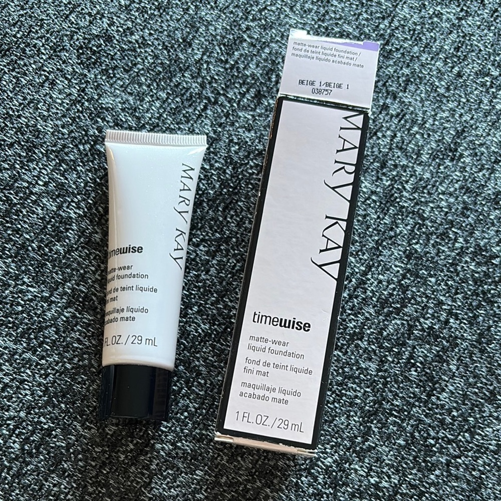 Mary Kay Timewise Matte-Wear Liquid Foundation, beige 1